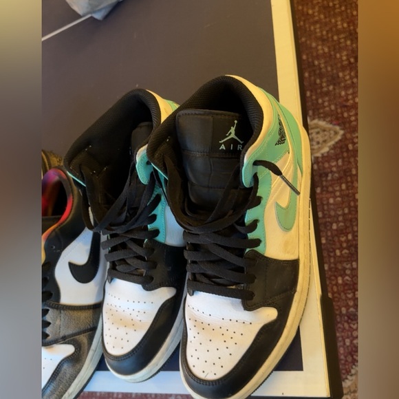 Air Jordan 1 lows and mids - Picture 5 of 5